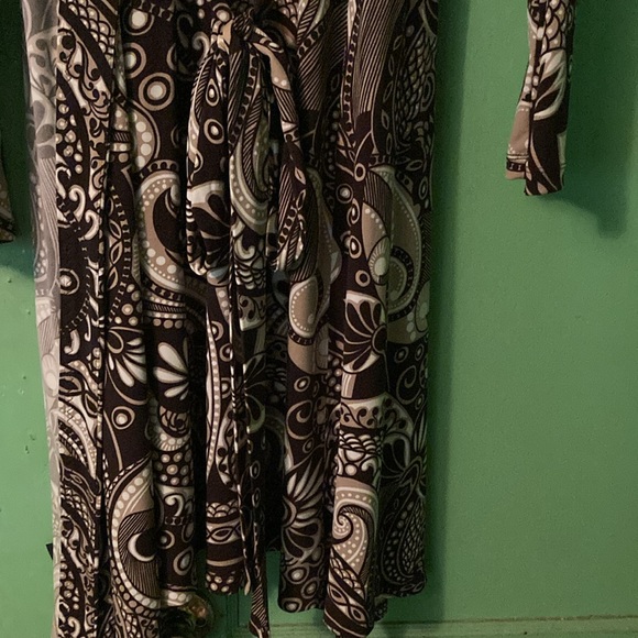 Tahari Brown Paisley Print Matte Jersey Wrap Dress - Picture 4 of 4